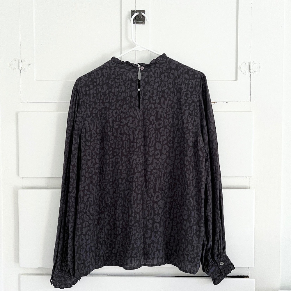 Rails Ariana Top | Charcoal Batik Cheetah | Ruffl… - image 8